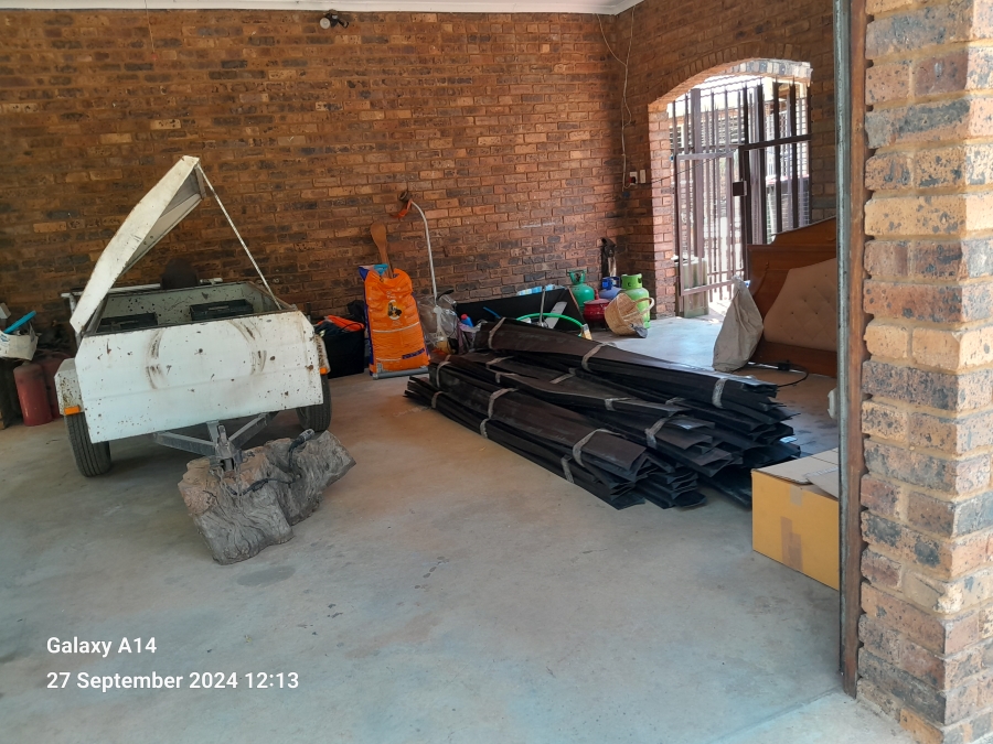 4 Bedroom Property for Sale in Waterval S H North West